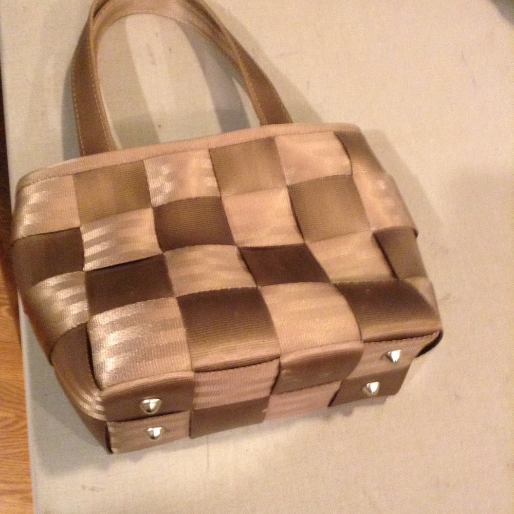 Seatbelt handbag